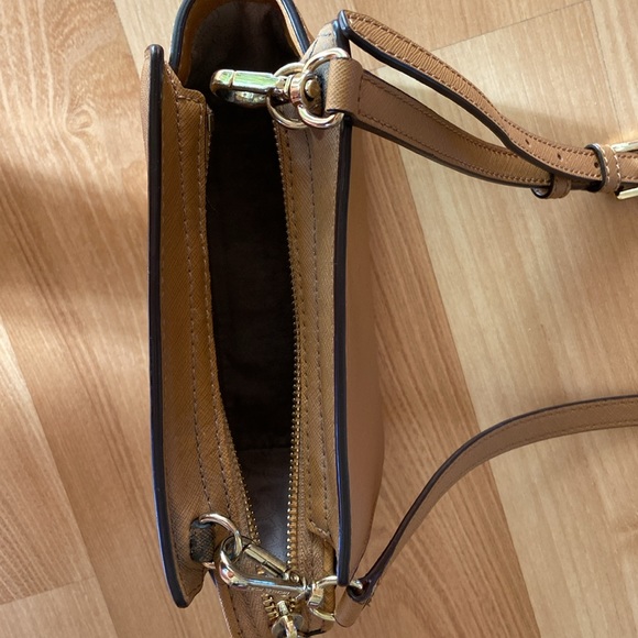 Small Michael Kors Handbag - Picture 13 of 14